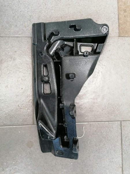 Image of CAST STRUT MOUNT, RIGHT