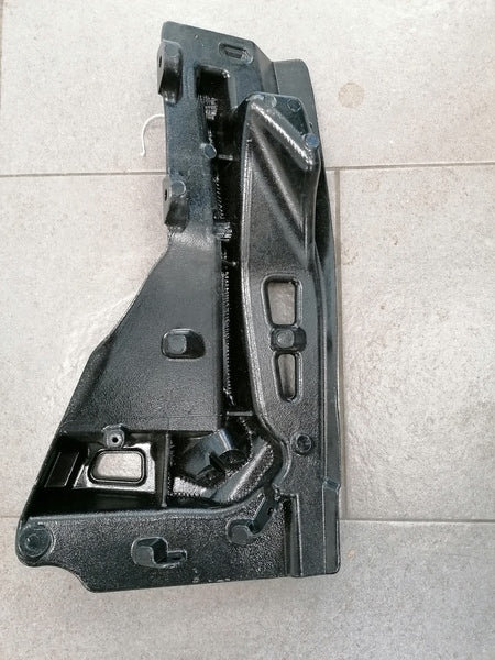 Image of CAST STRUT MOUNT, RIGHT
