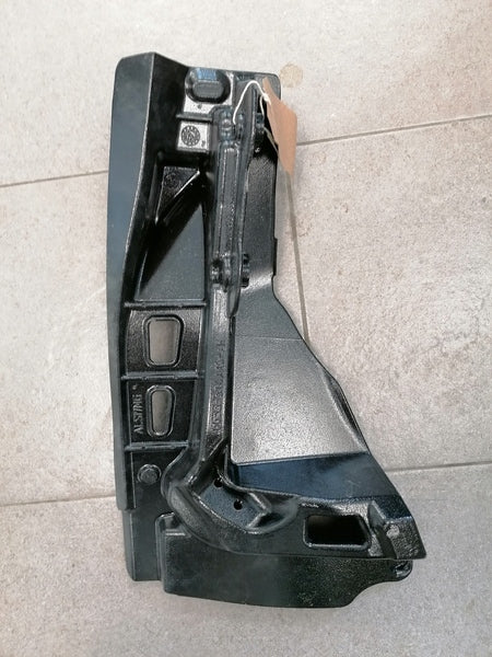 Image of CAST STRUT MOUNT, RIGHT