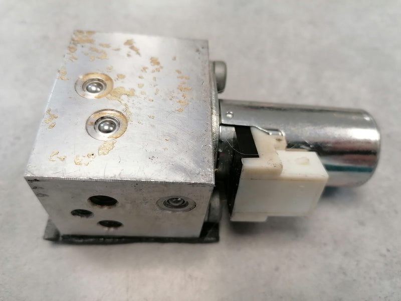 Image of FOLDING POWER ROOF HYDRUALIC LOCK VALVE