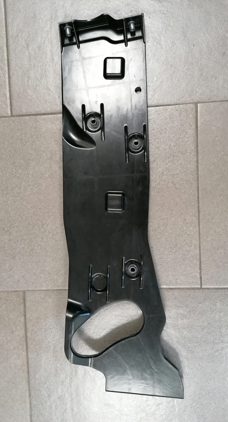 LOWER AIR VENT PANEL - RIGHT