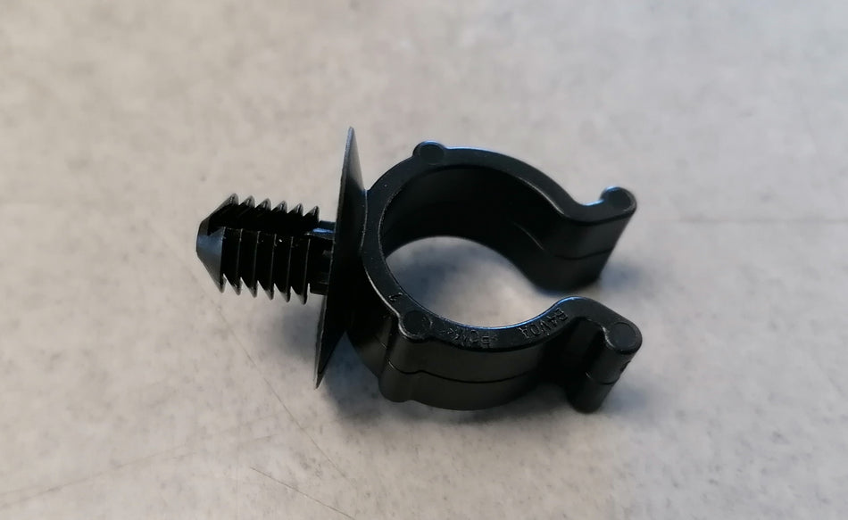 OIL COOLER HOSE CLIP