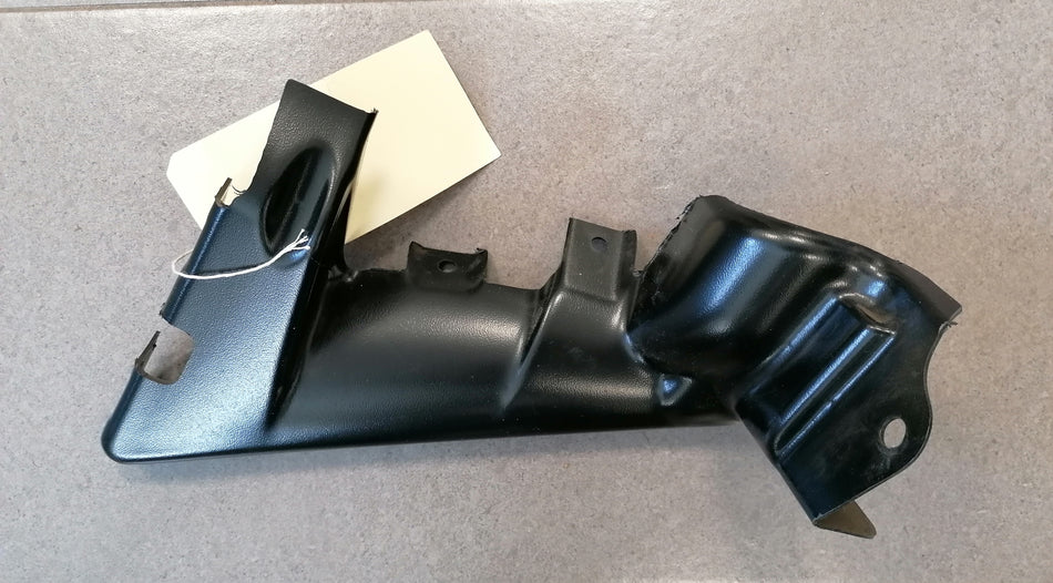FRONT AIR DUCT PANEL - RIGHT