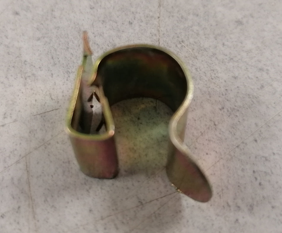 Clip, brake pipe