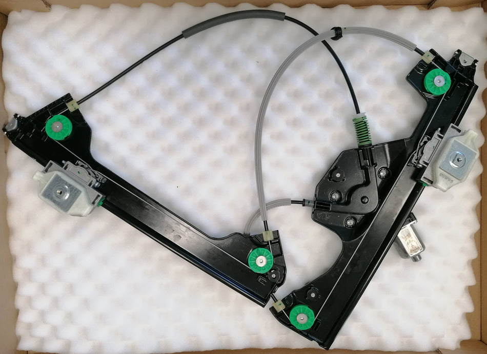 FRONT DOOR WINDOW REGULATOR - RIGHT HAND