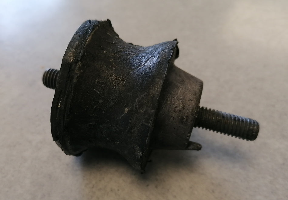 Isolator, transmission mounting