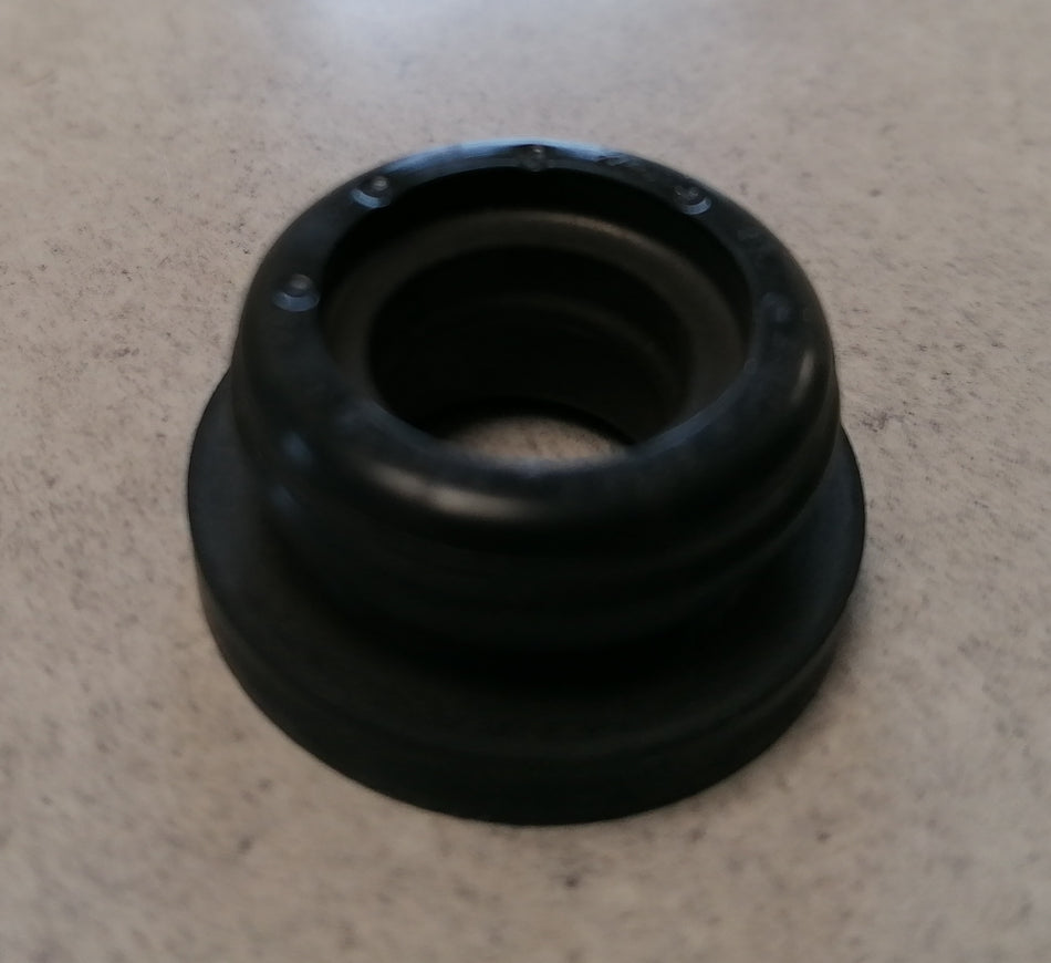 Seal, reservoir to master cylinder