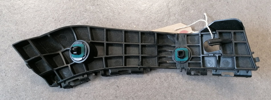 Retainer, Bumper Side, RH