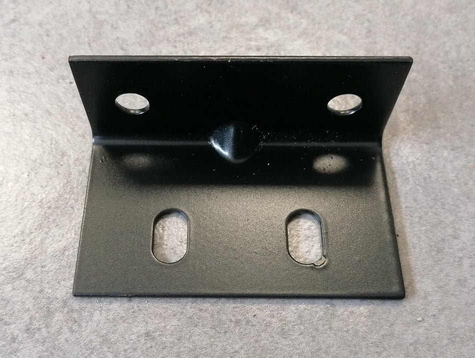 Bracket side upper
