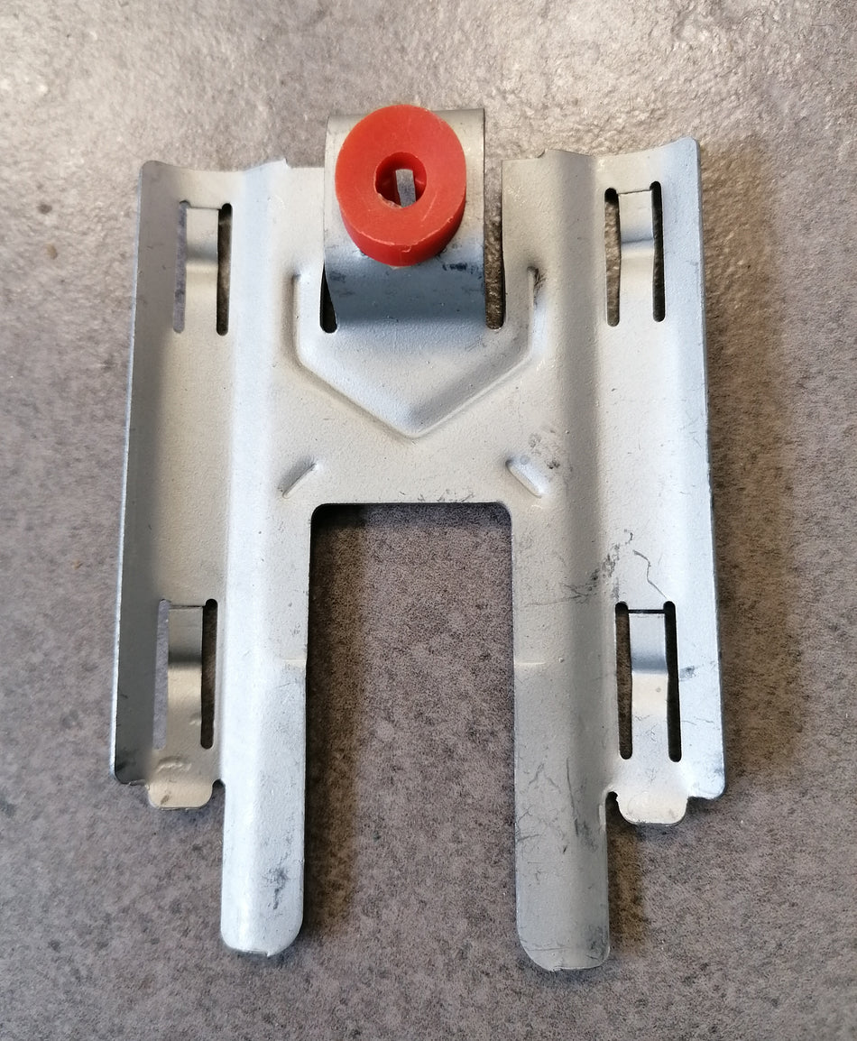 Clip, door lock retention