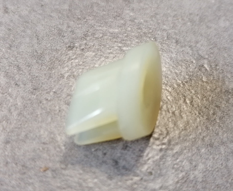 Nut, expanding