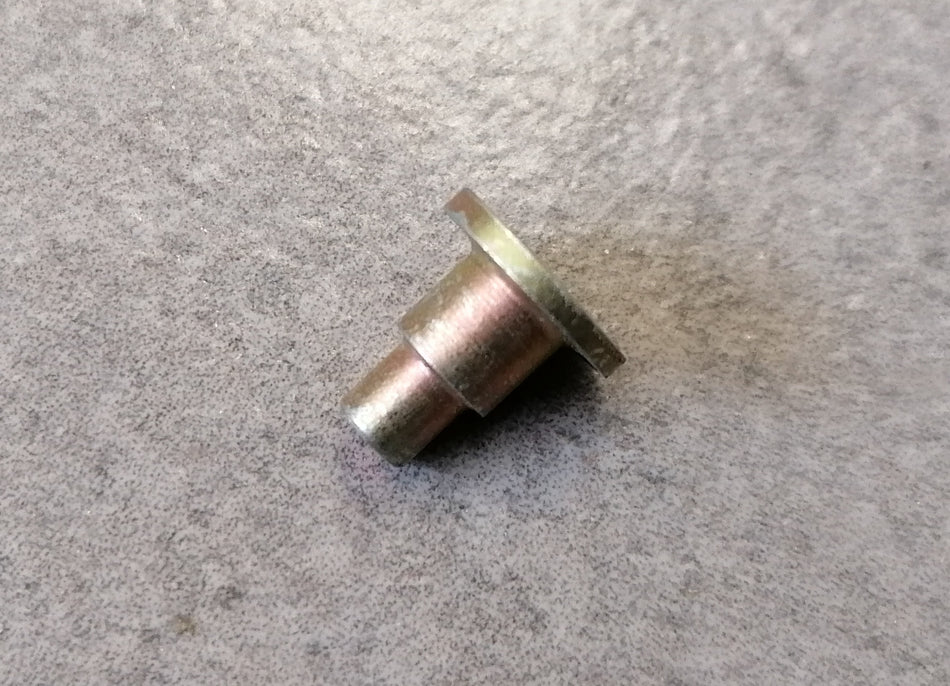 Pivot, lock link