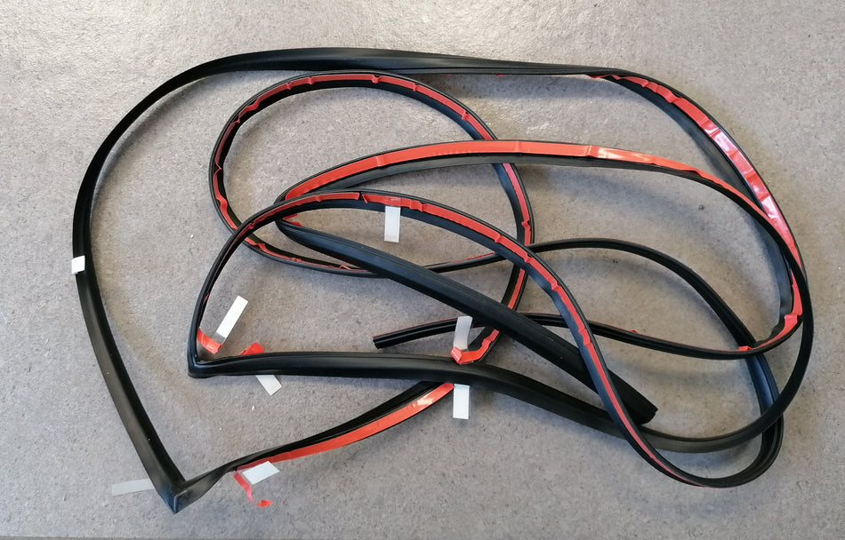 WINDSCREEN SEAL OUTER SEAL TRIM - COUPE square corners