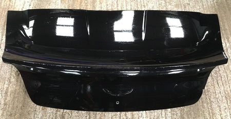 BOOTLID WITH INTEGRAL SPOILER