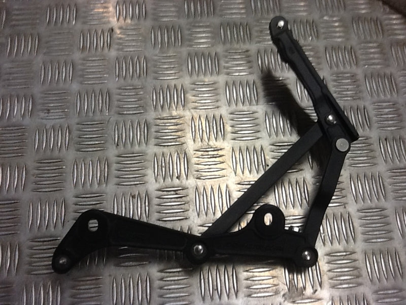BOOT TAILGATE RIGHT HAND HINGE